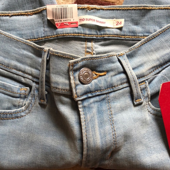 Levis Jeans - Picture 2 of 3